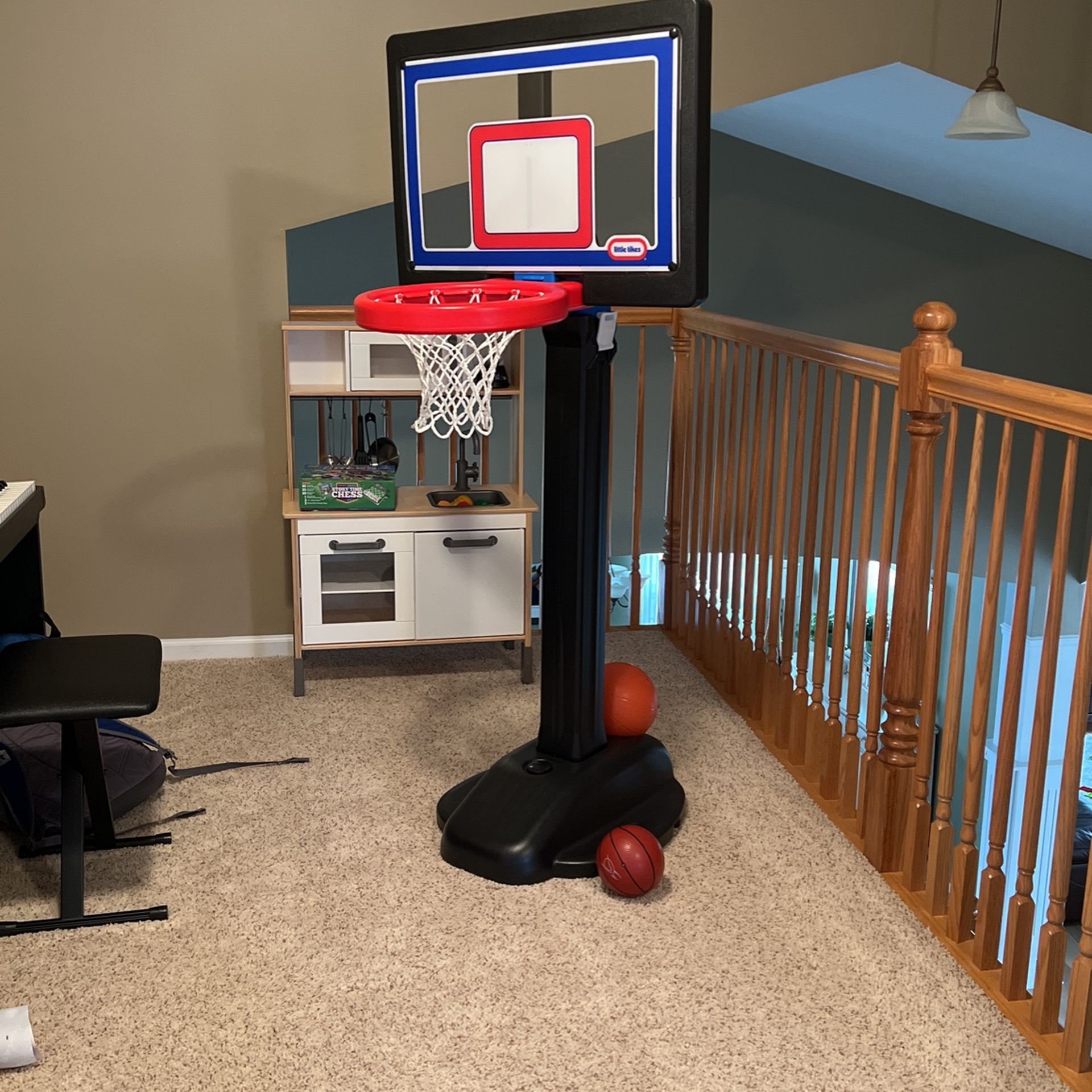 Little Tikes PLAY LIKE A PROâ„¢ BASKETBALL SET