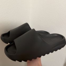 onyx yeezy slides size 11