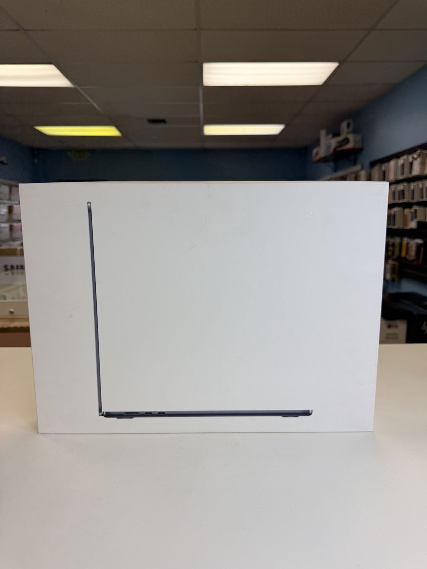 MacBook Air 15" M4 chip 16GB 256GB With Apple Care Till May 2025