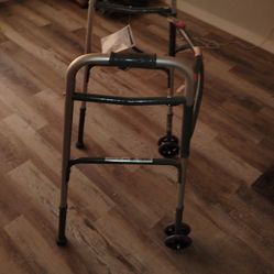 Walker for seniors brand new 75$