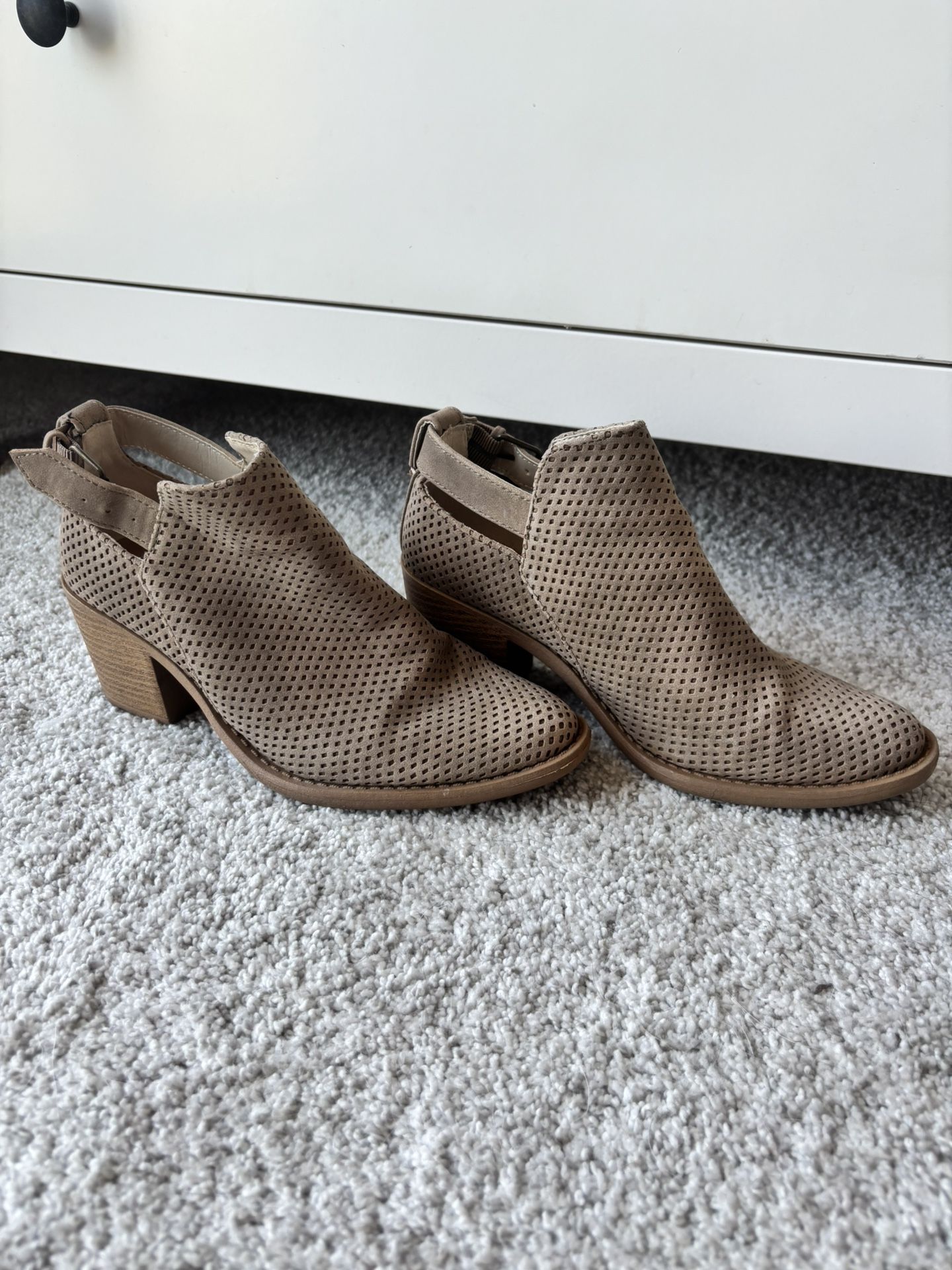 Cute Ankle Boots- Size 6