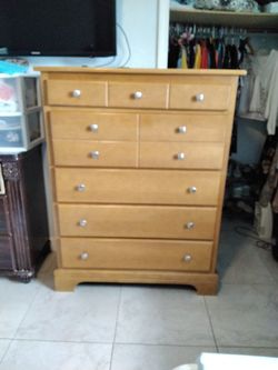 Oak Dresser With 5 Drawers 