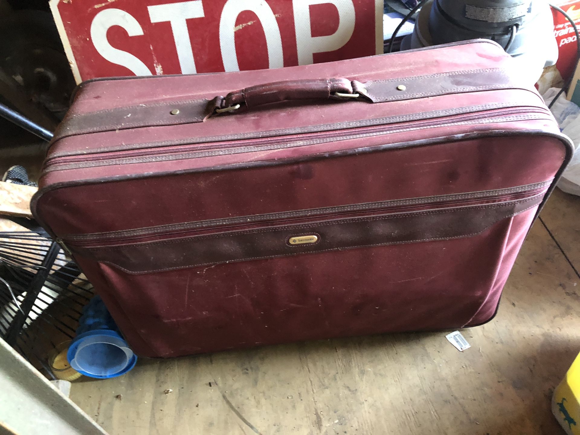 XL suitcase/luggage set