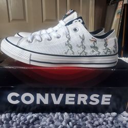 《\\||°•●●☆《\\||°•○●☆▪︎《《Mens Converse Buggs Bunny Size 6.5or Womens 8》》\\||●○•°☆》\\||°•○●☆▪︎》