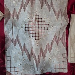 6 vintage linen placemats and 6 napkins