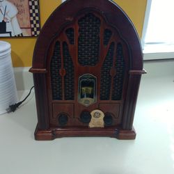 General Electric GE Reproduction Cathedral AM/FM  Wood