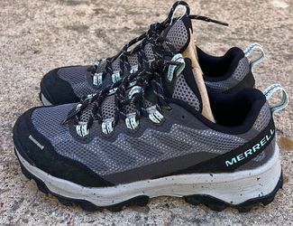 MERRELL HIKING SHOES