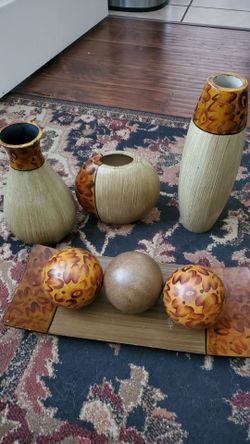 Very nice decorations all wood
