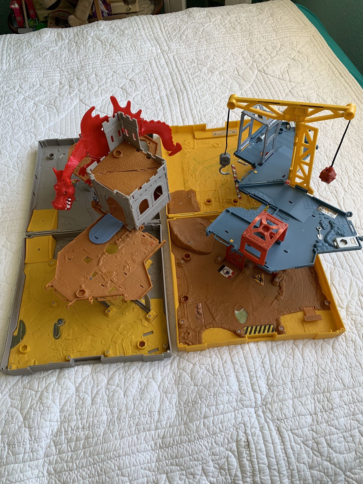 MATCHBOX Pop up Playset Dragon Castle Fold & Go 4 Cars Mattel