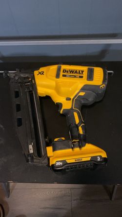 DEWALT 20V MAX XR 16-Gauge Angled Cordless Finish Nailer