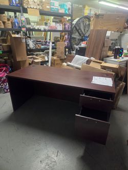 Lorell 3/4 pedestal desk