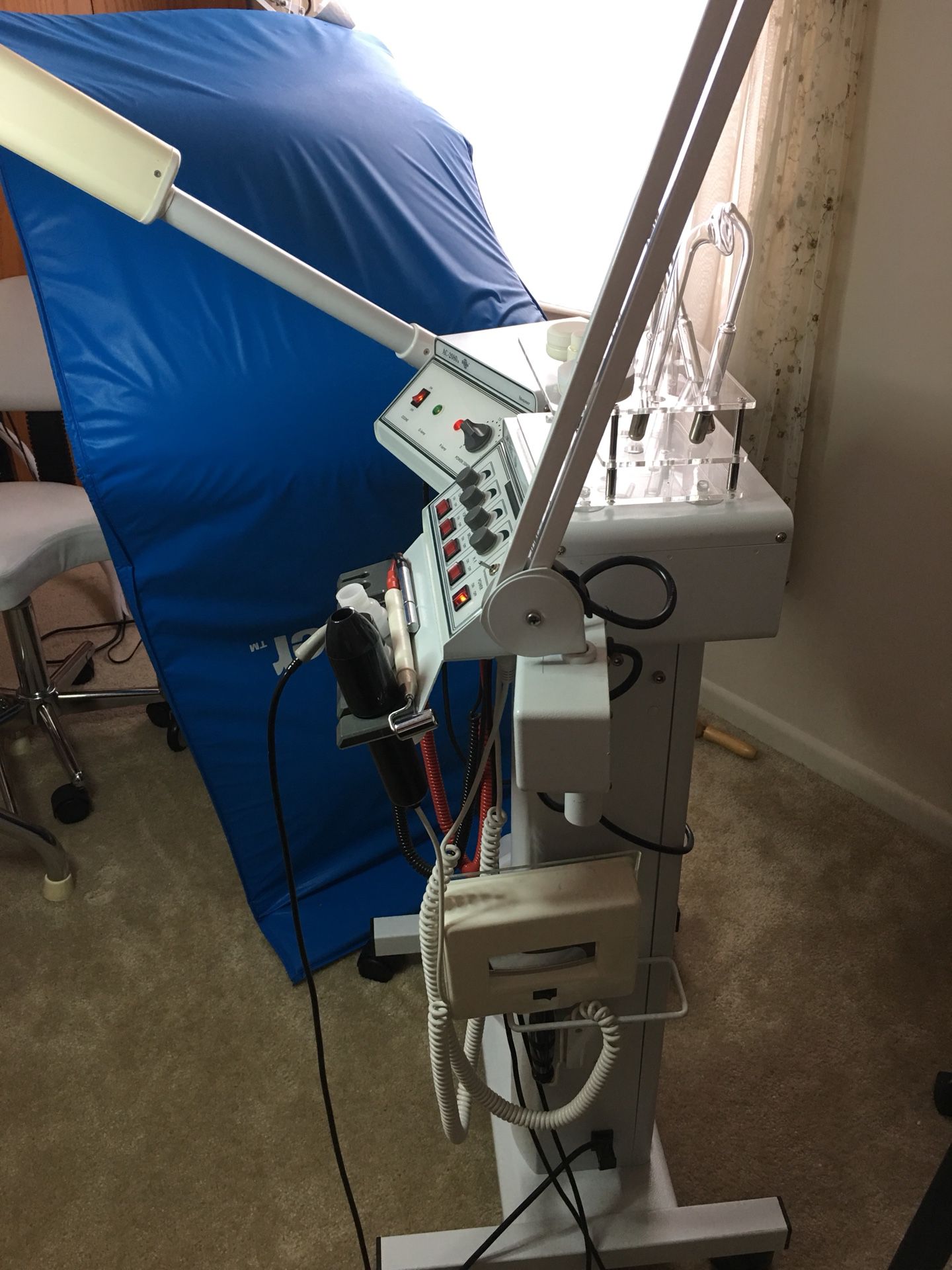 Skin care system 8 function for facial treatments $600
