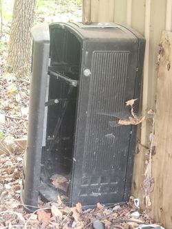 3 Trash Cans With Cigarette Depence On Top