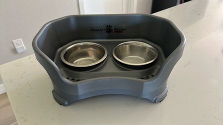 Neater Feeder for small pet
