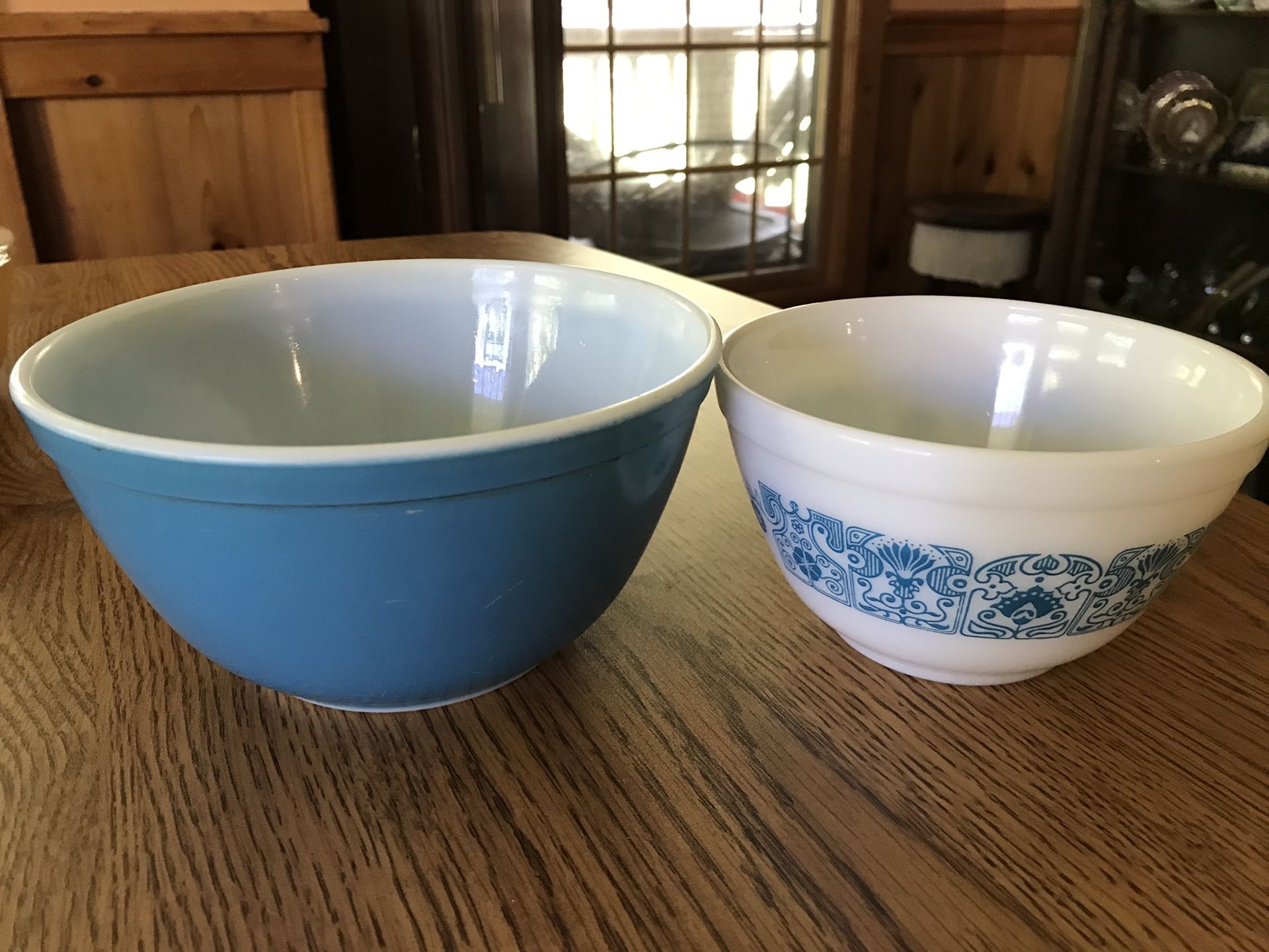 Vintage Pyrex bowls