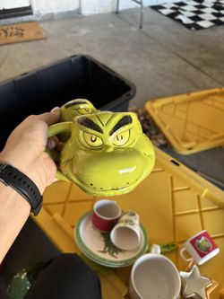Grinch Mugs (2)