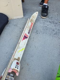 Pair of skis