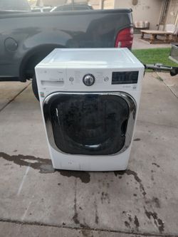 LG WASHER in good condition works good