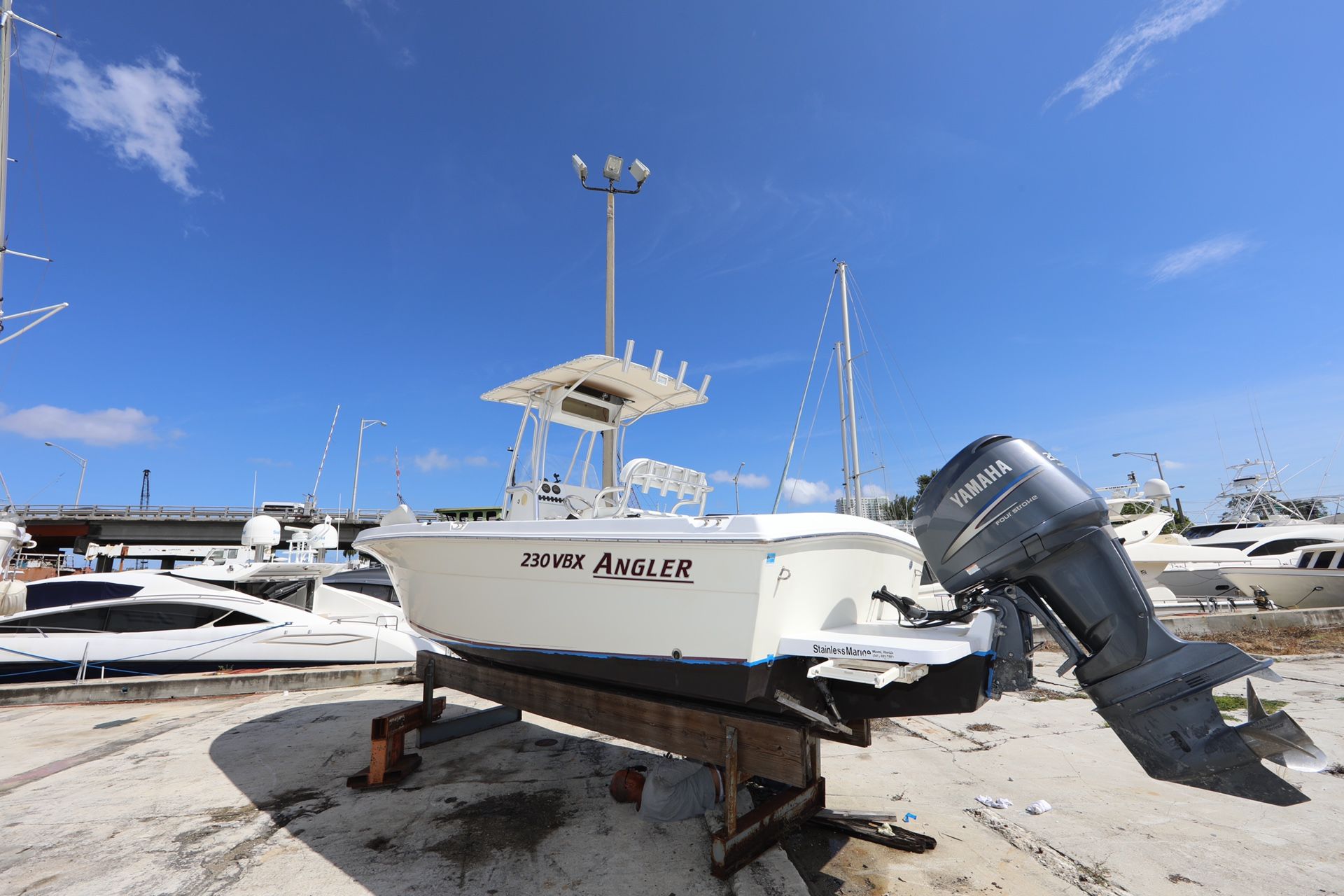 2010 Angler 230 VBX Center Console Yamaha 200hp 250hrs