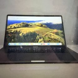 MacBook Pro 15” Touch Bar 2018 i7 16gb Ram 