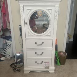 Child’s Bedroom Furniture Set