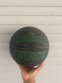 Men’s Spalding Street Phantom basketball