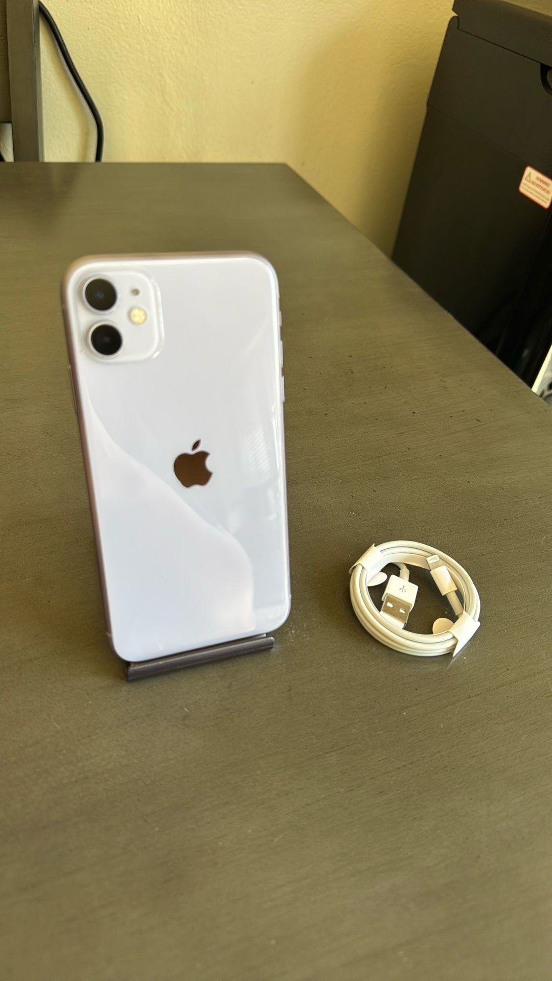 iPhone 11 64 GB Unlocked