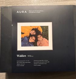 Digital Picture Frame - Aura Walden
