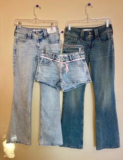 Hollister Denim Bundle – 2 Jeans & 1 Pair of Shorts