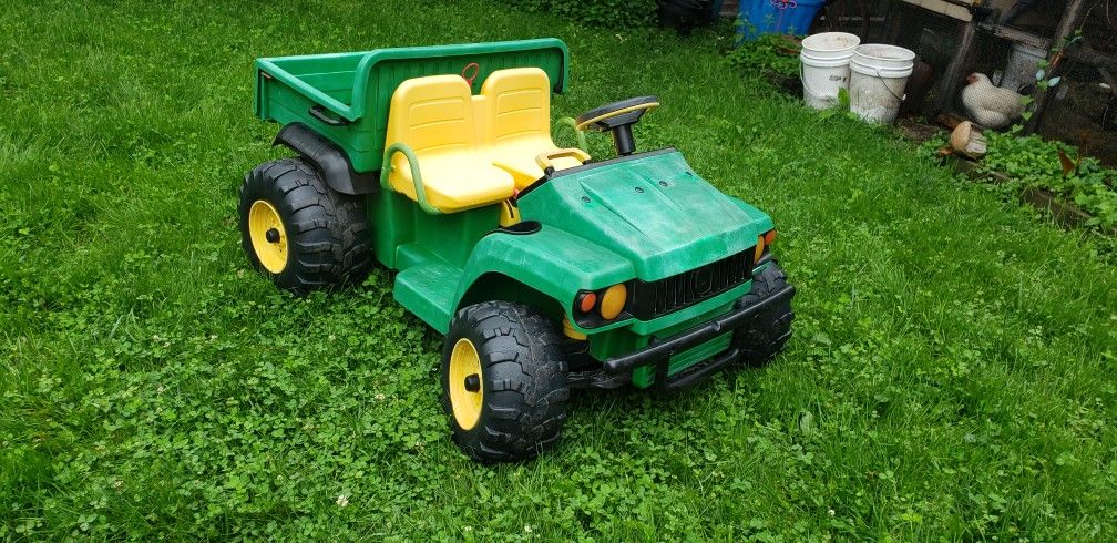 12 Volt Kids JOHN DEERE GATOR TRUCK with Battery And Charger
