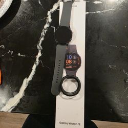 Galaxy Watch FE With Case