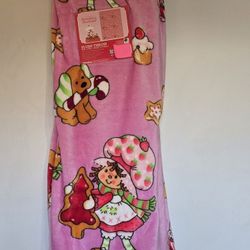 🎄 Strawberry Shortcake Christmas Blanket🎄