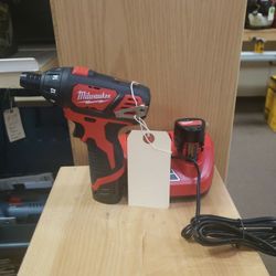 Milwaukee 12 Volt Screwdriver 2401-20