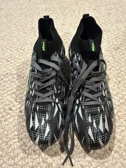 Youth soccer cleats size 6