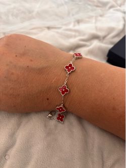 Clover’s bracelet