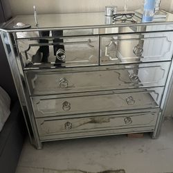 Z Gallery 5 Draw Mirrored Dresser