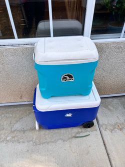 🧊  2 IGLOO ICE CHESTS * COOLERS 🧊