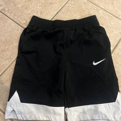 Nike boys size large basketball shorts