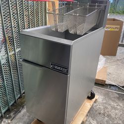 Brand New Gas Fryer Dukers 40lbs 