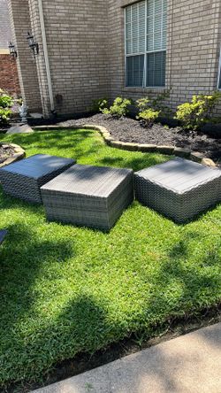 Outdoor seating chair/ table