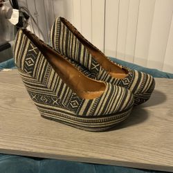 Maiden Girl Women’s Size 8 1/2 Wedges