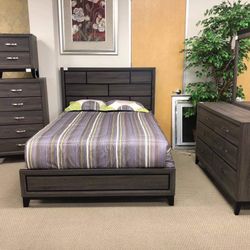 BRAND NEW 5 PIECE BEDROOM SET 