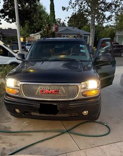 GMC Yukon Full-Size SUV Black