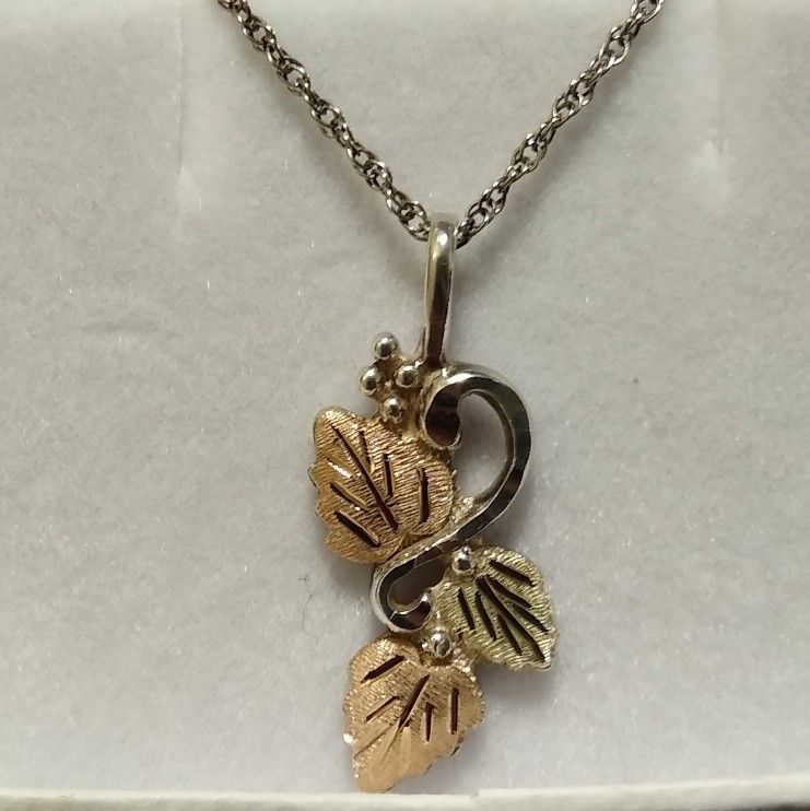 New In Box Very Beautiful π Genuine Black Hill's Gold Necklace!