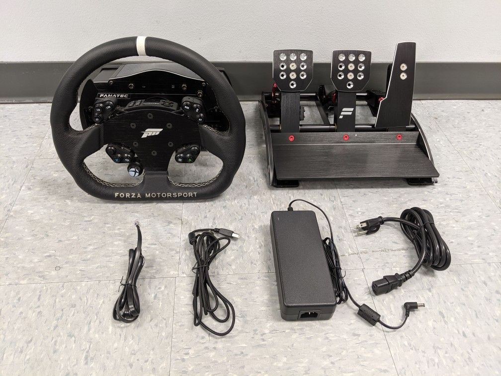 Fanatec Clubsport v2.5 Wheelbase GT Steering Wheel w/ ClubSport V3 Pedals Excellent Shape