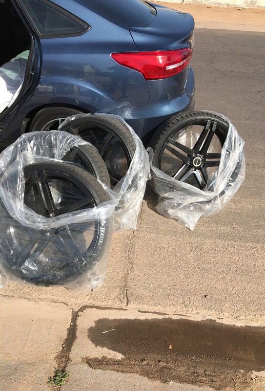 22s inch rims came off 2013 Ford Fusion all new low profile tires lug pattern 5 tire size 225/30\22 selling them 600firm paid 1200 not going lower