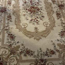 Beautiful Ivory Rug ( Clean )  5 x 8