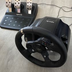 Logitech G920 Racing Wheel + Pedals