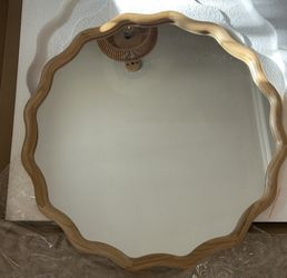 Scalloped Round Mirror 24",