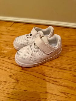 Nike Toddler Size 6 White Low-Top Sneakers